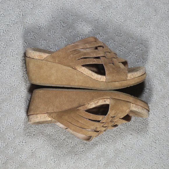 Ugg Size 9 Tan Suede & Cork Wedge Heel - Picture 4 of 6